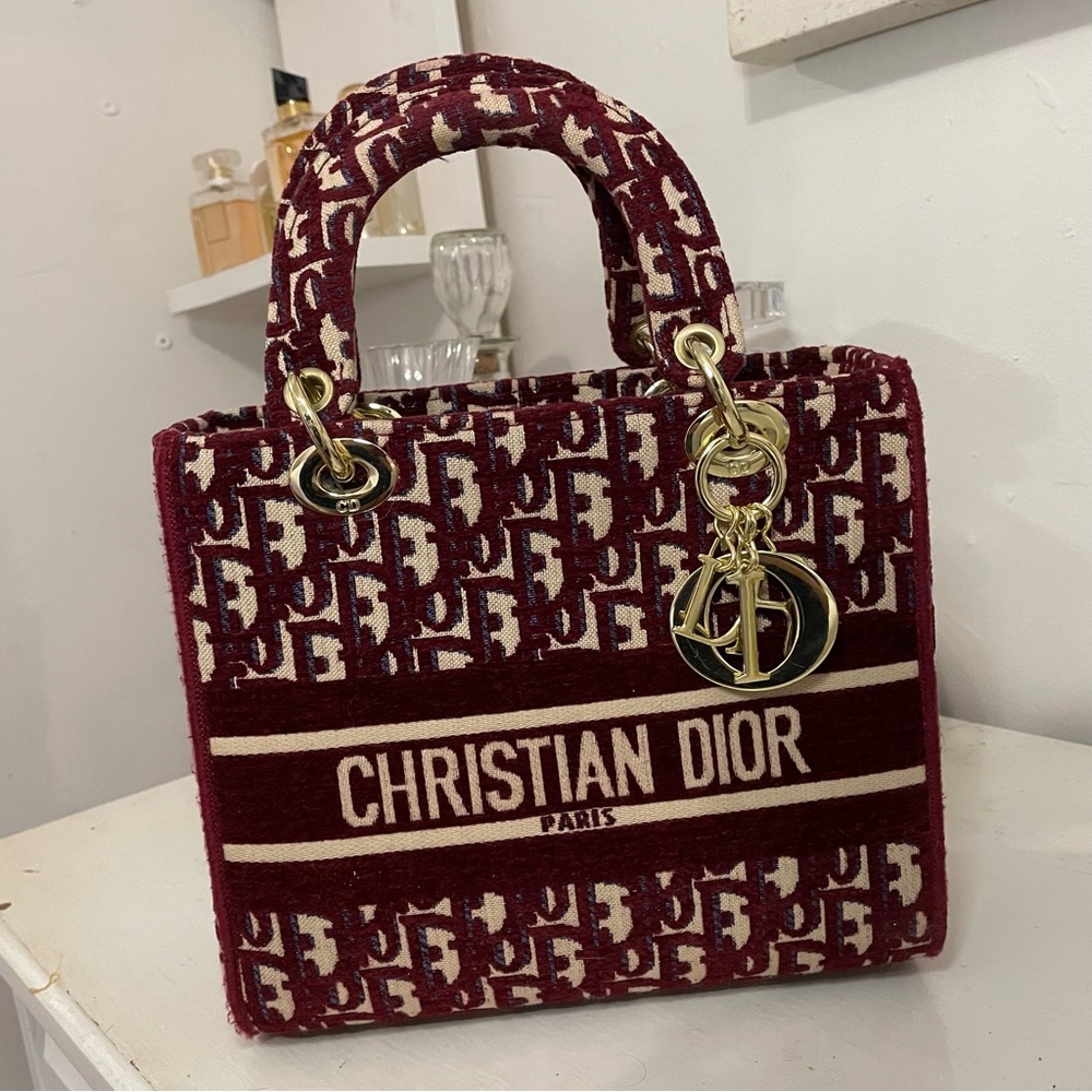 Inspired lady bag
